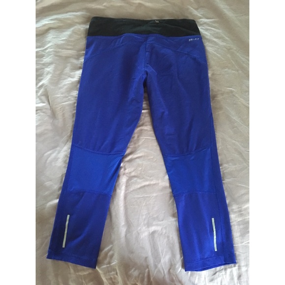 SOLD! Nike Cropped 3/4 Running Leggings - Picture 3 of 4
